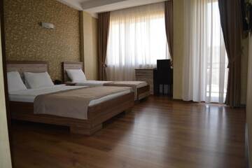 Семейный номер с балконом в Отеле Hotel Gureli